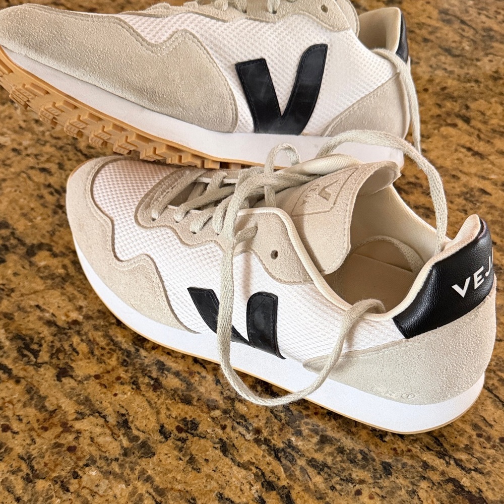 Veja Men's Cream and Black Sneakers